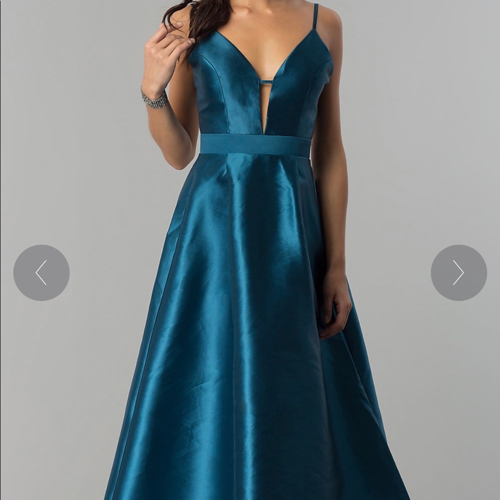 promgirl formal v-neck open-back satin long dress teal size small
